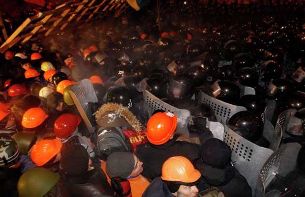МАКСИМАЛЬНЫЙ РЕПОСТ! После 18.00 начнется новый штурм Майдана. Вооруженные титушки, переодетые под Самооборону, расстреляют посты ГАИ