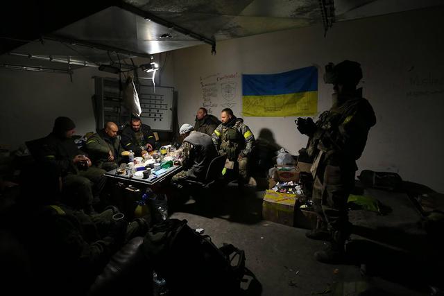 Frozen enfer à l'aéroport de Donetsk. histoire de l'image Замерзший ад в Донецком аэропорту. ФОТОрепортаж
