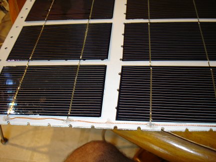 cellule solaire avec ses mains