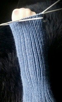Comment tricoter des pantoufles, espadrilles, rayons Как вязать кеды-тапочки спицами