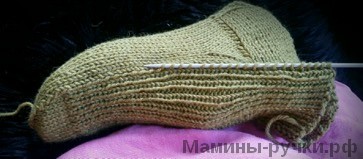 Comment tricoter des pantoufles, espadrilles, rayons Как вязать кеды-тапочки спицами
