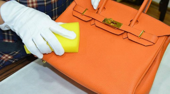 Retirer le sac en cuir de tache d'eau - Conseils pour un look parfait Удалить водяное пятно с кожаной сумки - Хитрости, чтобы выглядеть безупречно