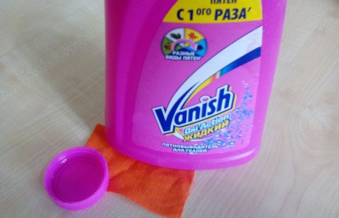 Quel est le lambeau de tissu qui vient avec de nouveaux vêtements Для чего нужен лоскут ткани, который идет с новой одеждой
