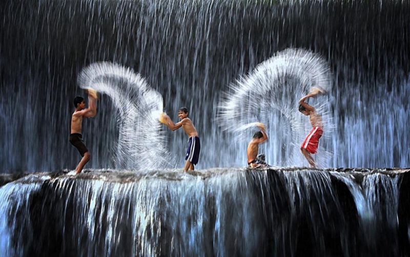 Verser l'eau froide Обливание холодной водой