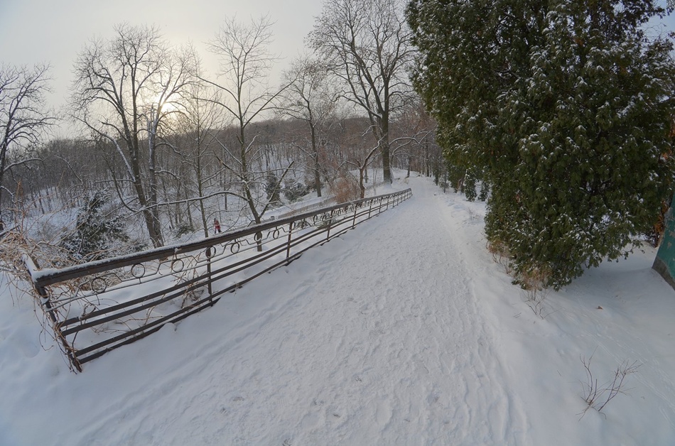 Où aller en traîneau à Kiev: choisissez une colline dans votre région Где покататься на санках в Киеве: выбирай горку в своем районе