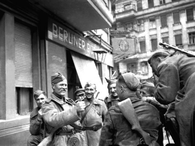 30 photos de la Grande Guerre patriotique 30 снимков Великой Отечественной войны
